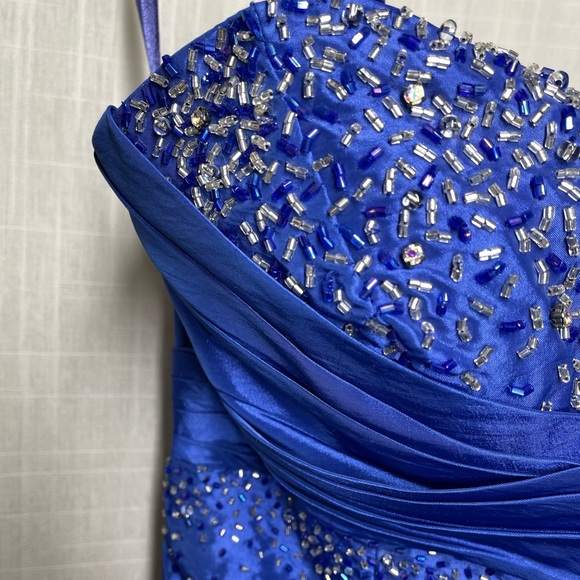 Dress - Picture 3 of 5